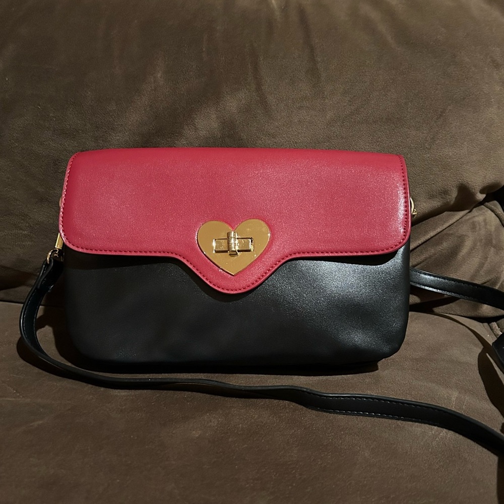 CHARMING CHARLIE Heart shoulder bag
